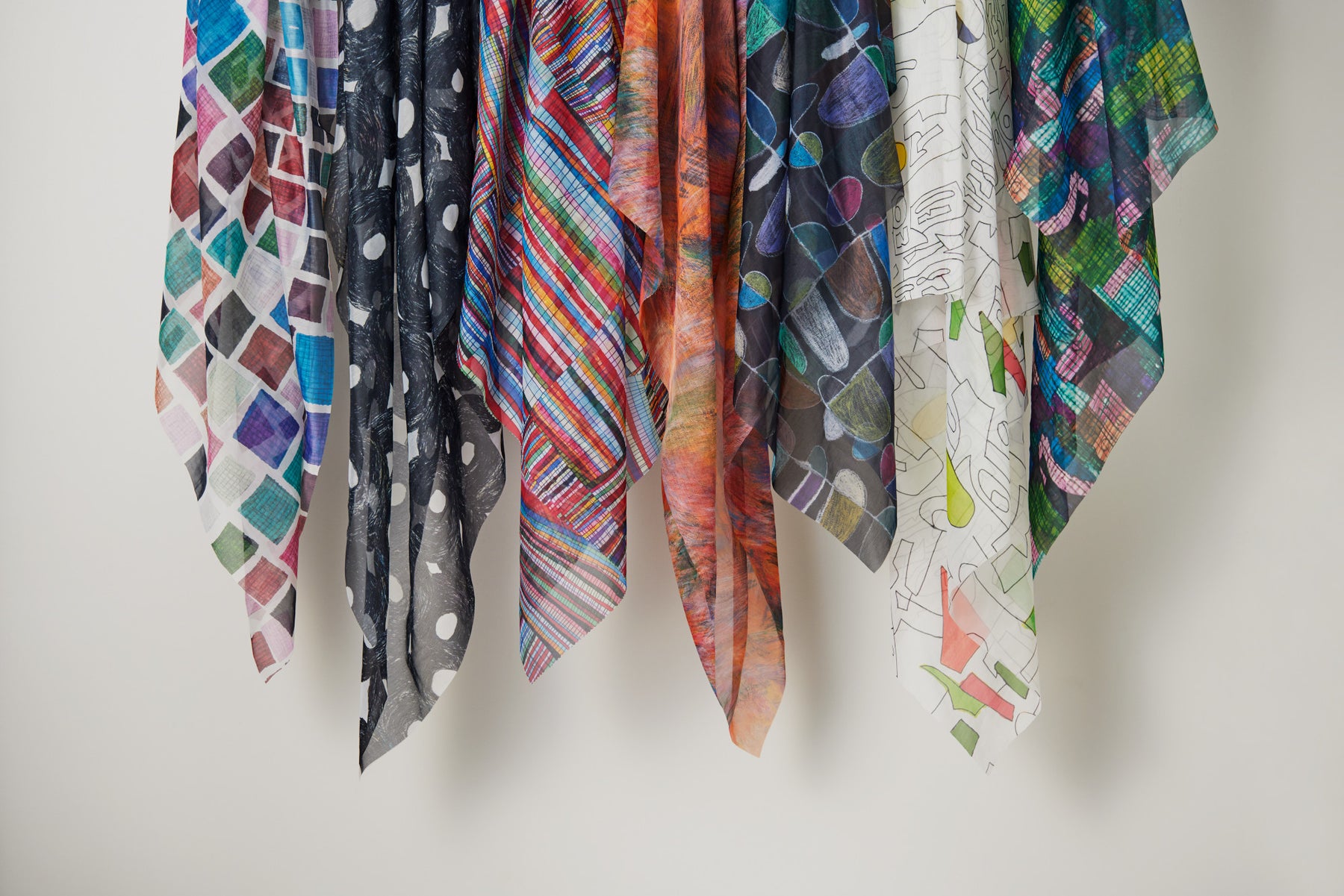 JIAS ONLINE×ヘラルボニーコラボ「ART SHEER CURTAIN」の魅力