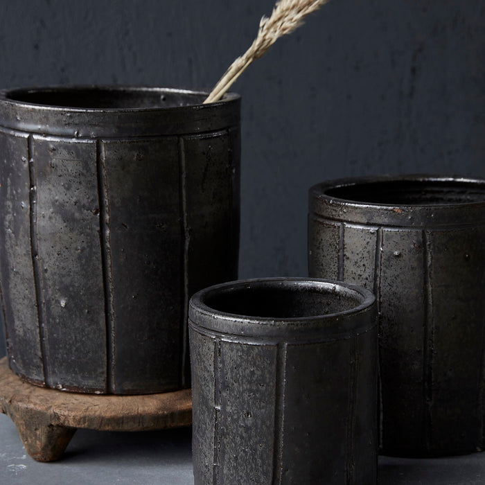 プランターが3つ並んでいる