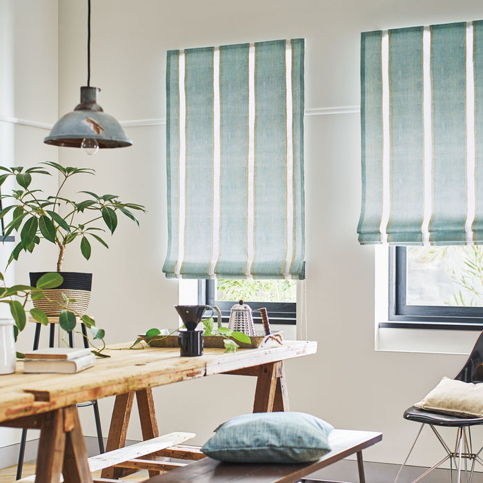 縦長の小窓（スリット窓）にぴったり！オシャレで安全なカーテン選びガイド