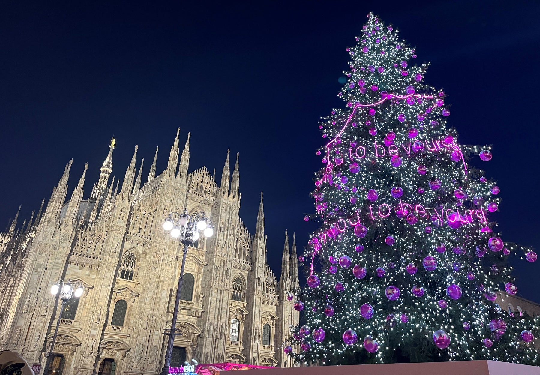 ミラノ大聖堂とクリスマスツリー