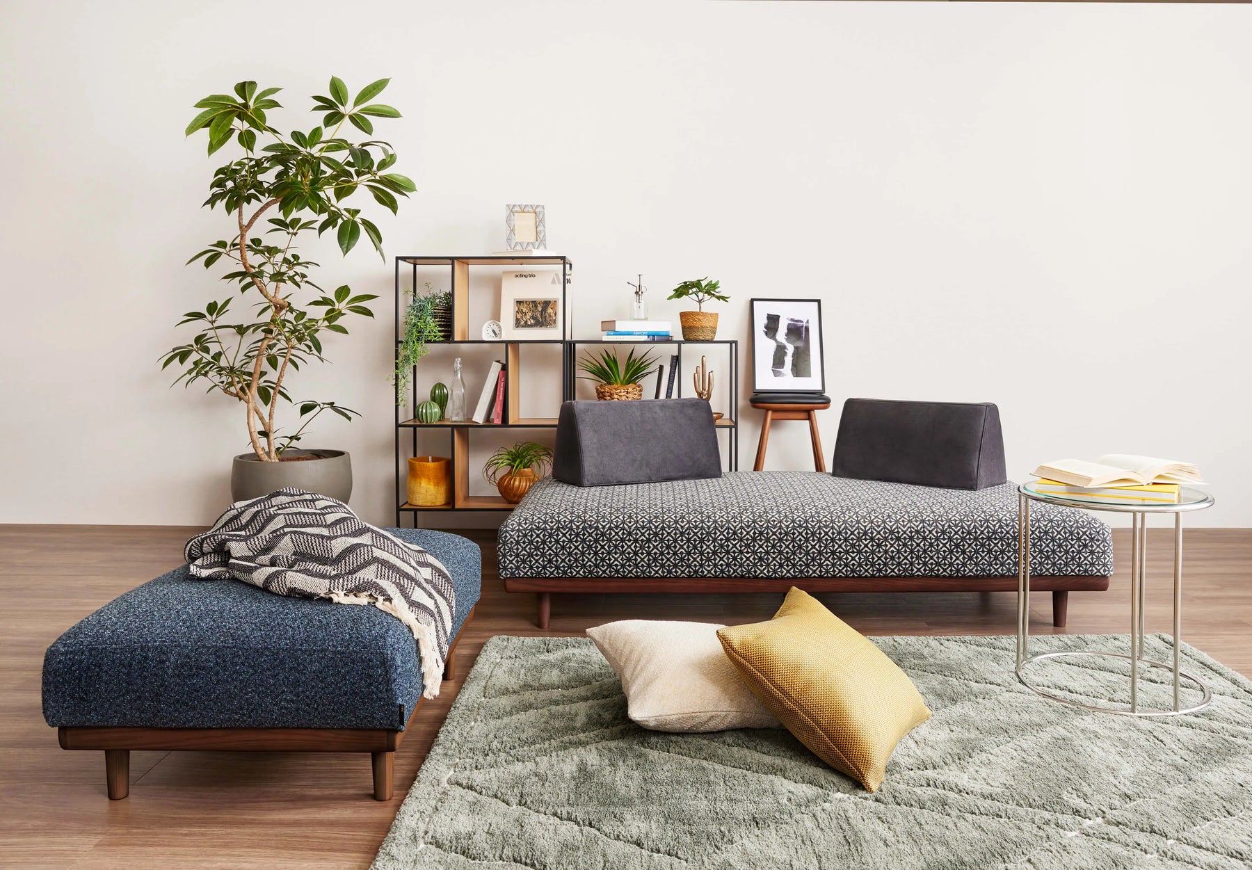 アイランドソファのある暮らし。背もたれがずれるのを解消するコツ